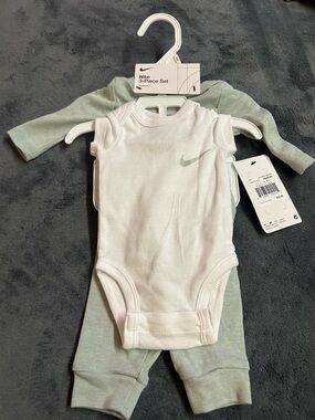Nike Baby 3-Piece Set in White & Sage